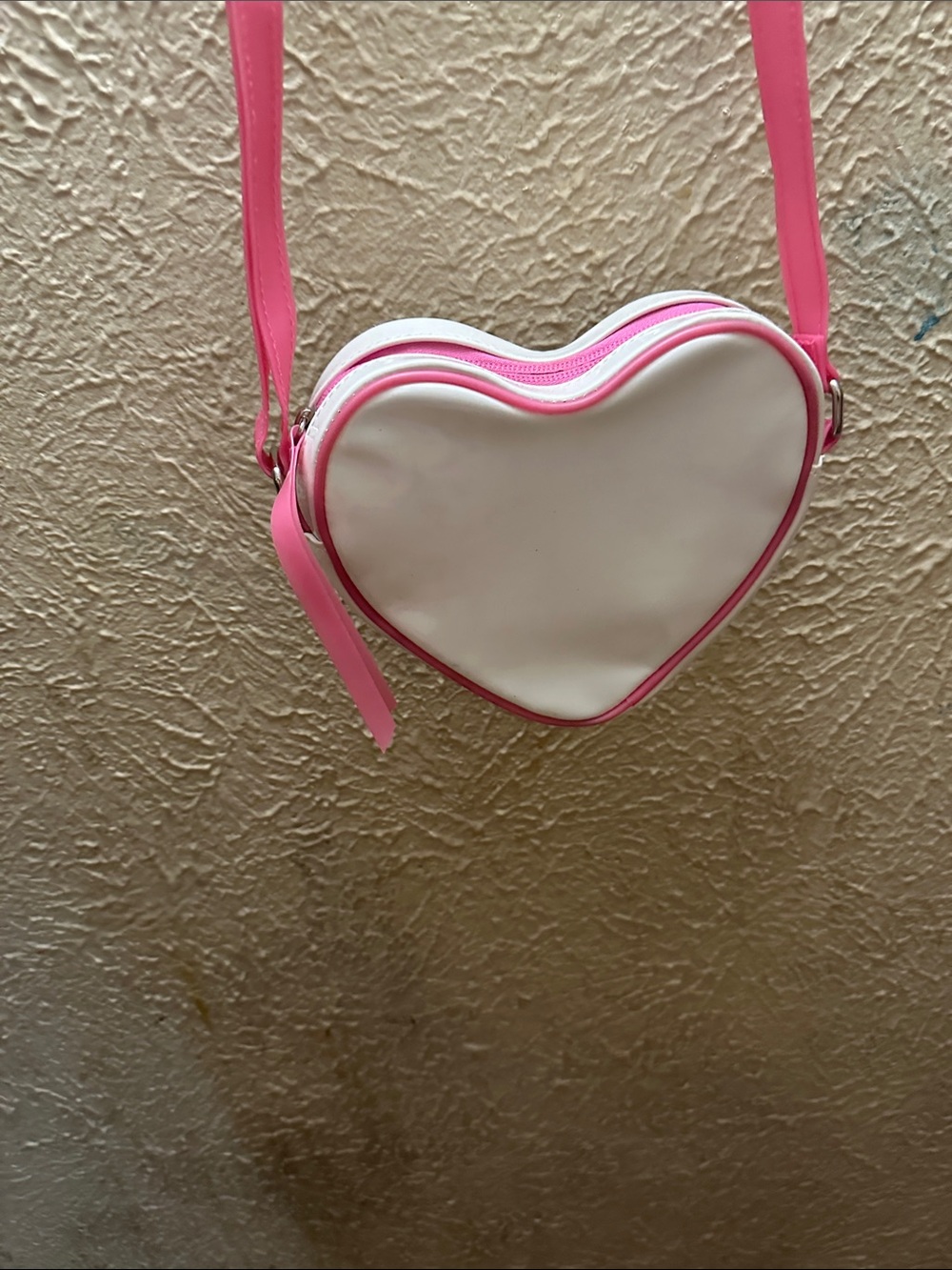 Heart Crossbody Bag in White and Pink - Picture 5 of 5